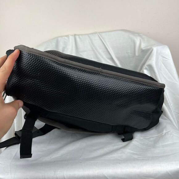 FUL Padded Nylon Crossbody Messenger Laptop Bag bag with padded interior - Picture 5 of 8